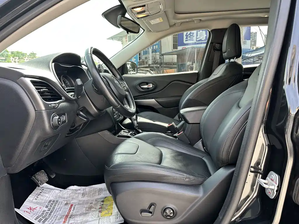 Jeep Jeep Cherokee 2019 2.0T FWD Zhi Xiang Edition China V 2019 - thumbnail 12