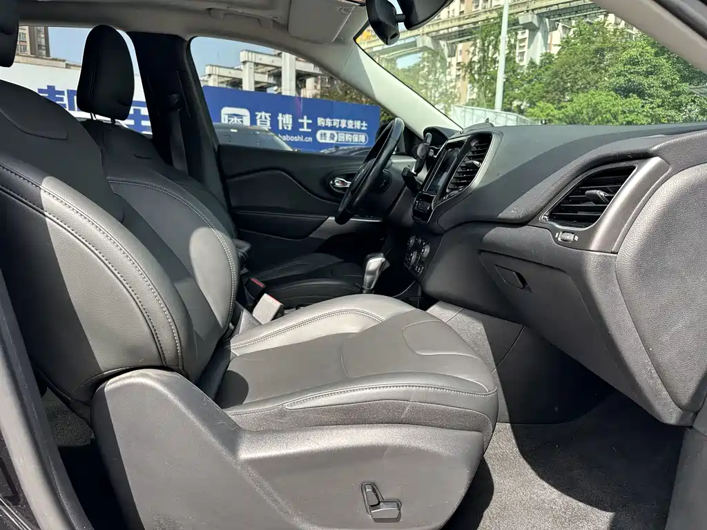 Jeep Jeep Cherokee 2019 2.0T FWD Zhi Xiang Edition China V 2019 - thumbnail 16