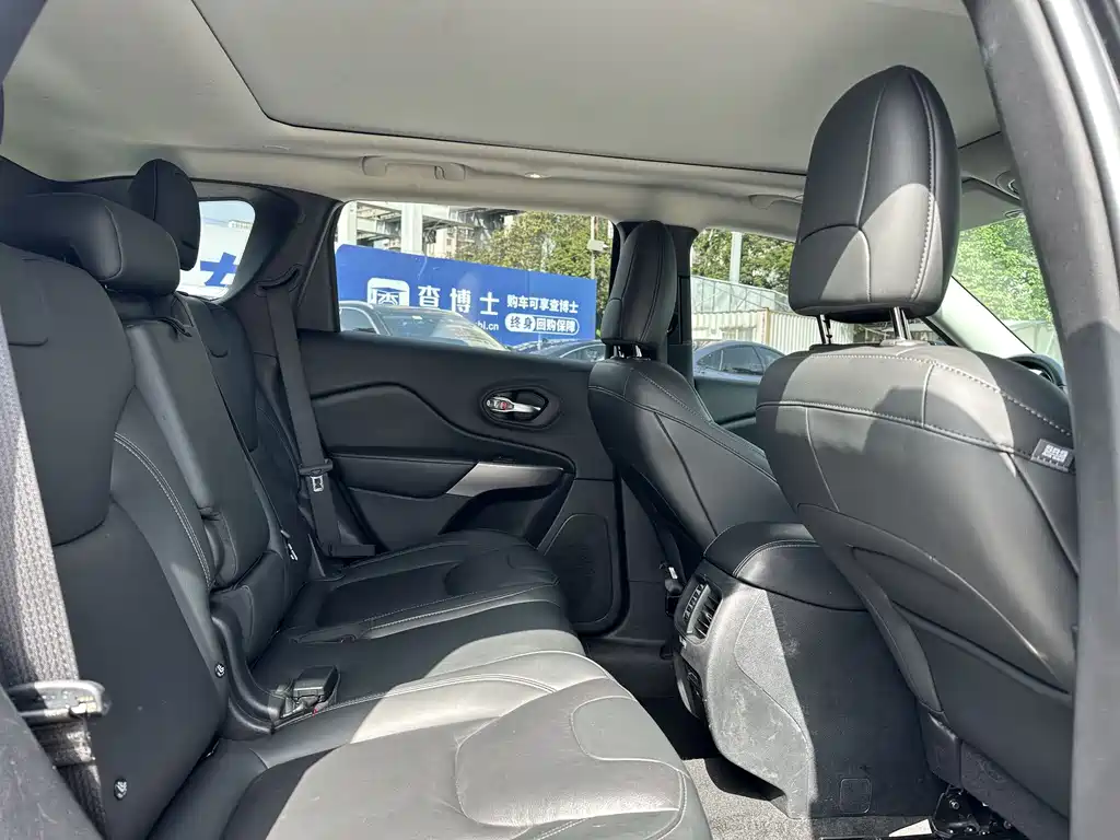 Jeep Jeep Cherokee 2019 2.0T FWD Zhi Xiang Edition China V 2019 - thumbnail 17