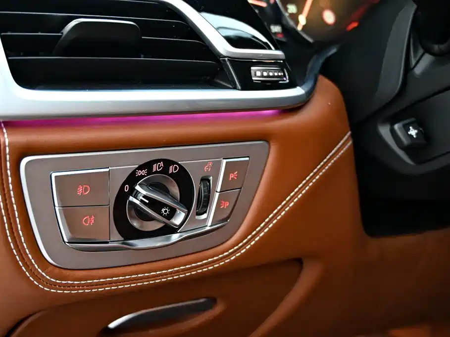 BMW BMW 7 Series 2018 740Li xDrive Exclusive Edition M Sport Package 2019 - thumbnail 26