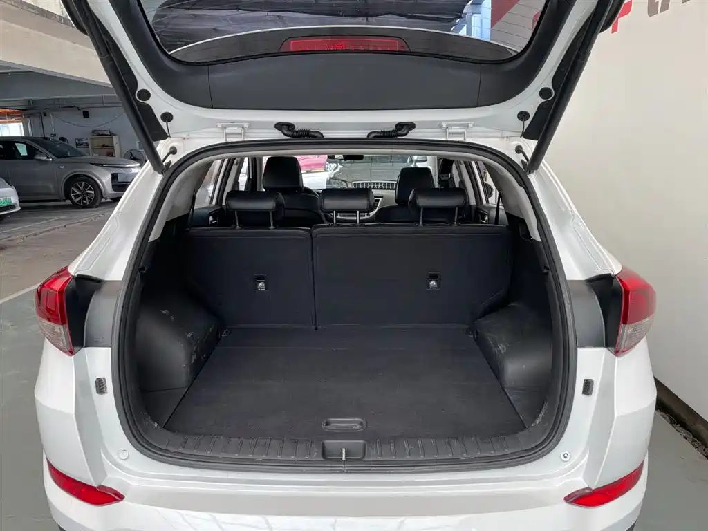 Hyundai Tucson 2015 1.6T DCT 2WD Intelligent 2017 - thumbnail 16