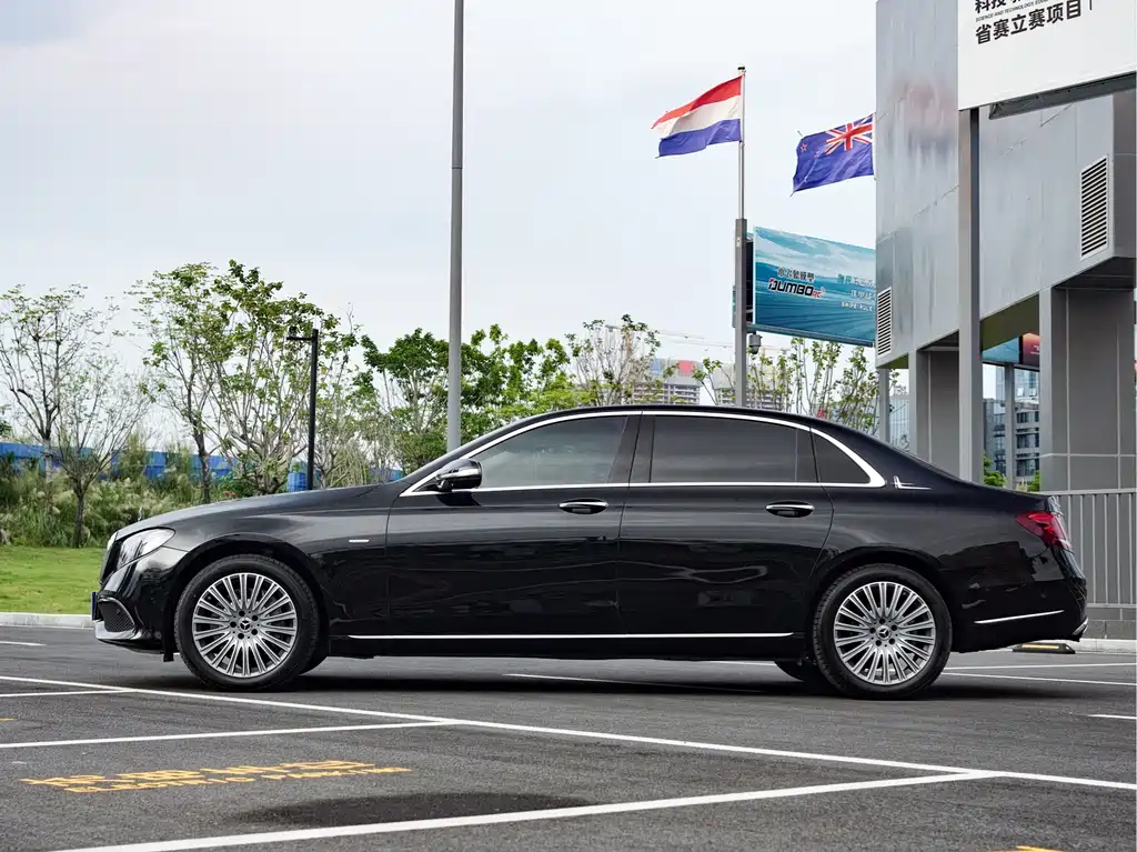 Mercedes-Benz Mercedes-Benz E-Class 2020 Facelift E 300 L Special Edition 2020 - thumbnail 4