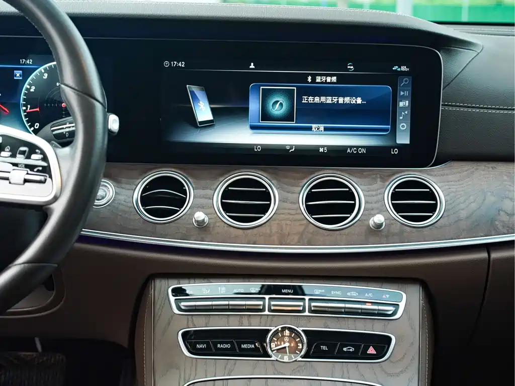 Mercedes-Benz Mercedes-Benz E-Class 2020 Facelift E 300 L Special Edition 2020 - thumbnail 16