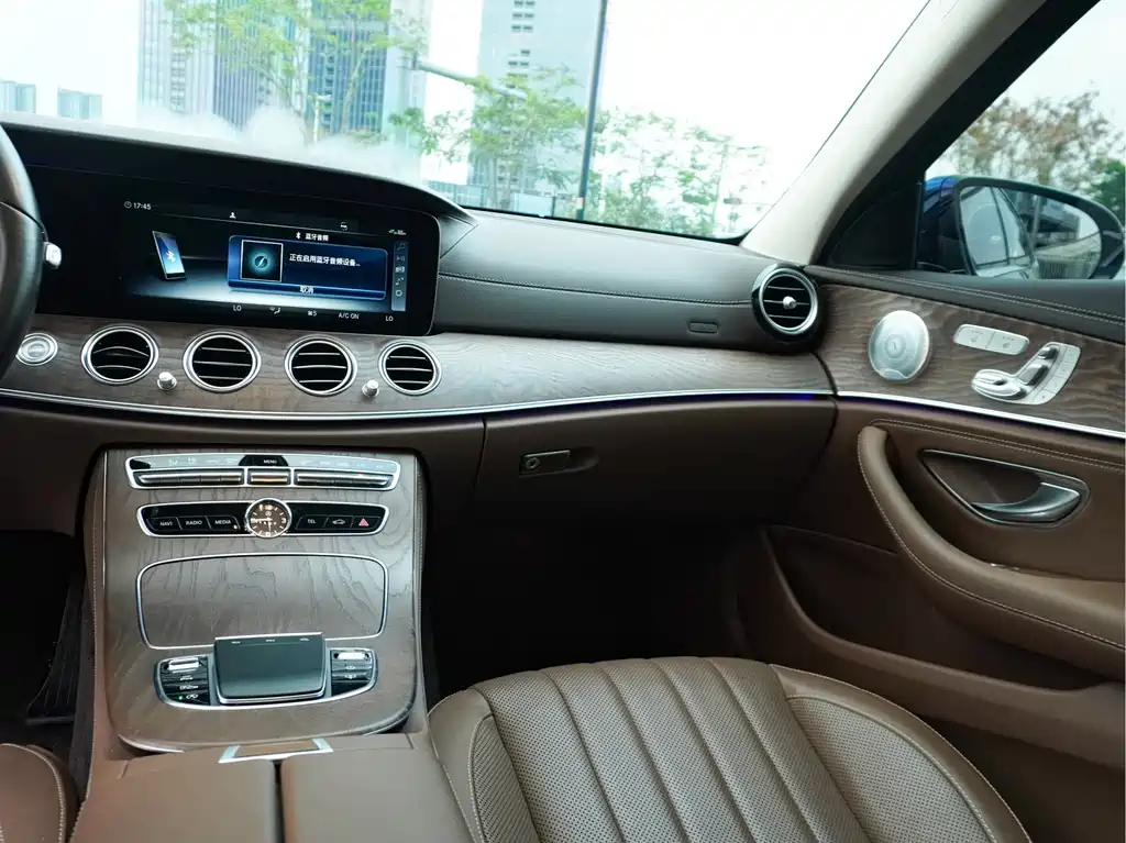 Mercedes-Benz Mercedes-Benz E-Class 2020 Facelift E 300 L Special Edition 2020 - thumbnail 24
