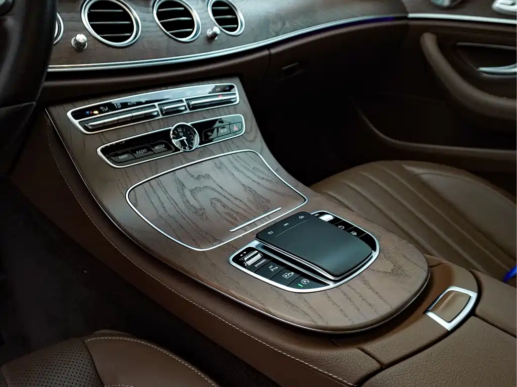 Mercedes-Benz Mercedes-Benz E-Class 2020 Facelift E 300 L Special Edition 2020 - thumbnail 28