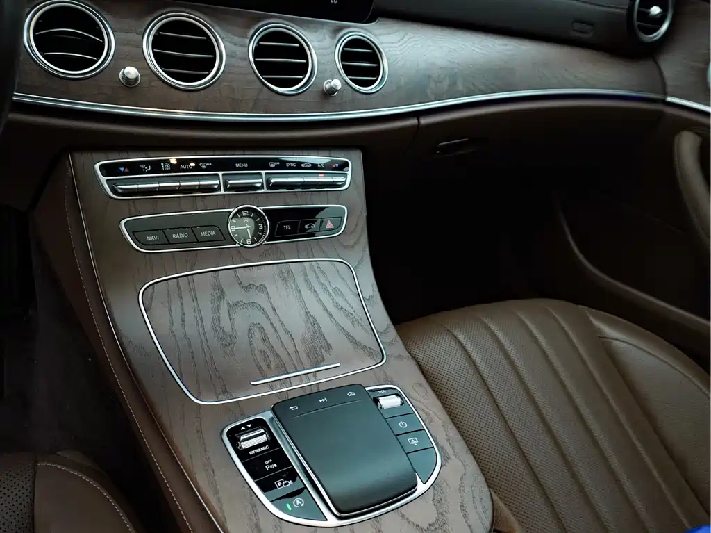 Mercedes-Benz Mercedes-Benz E-Class 2020 Facelift E 300 L Special Edition 2020 - thumbnail 29
