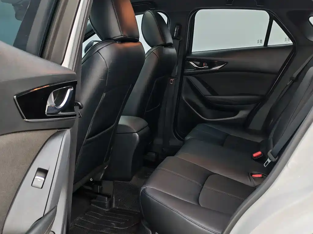 Mazda Mazda CX-4 2023 - thumbnail 8