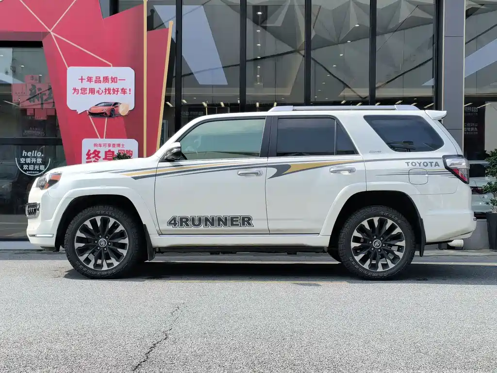 Toyota 2019 Toyota 4Runner 4.0L Canadian Spec 2019 - thumbnail 3