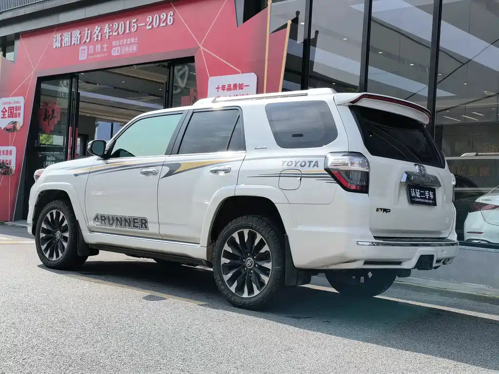 Toyota 2019 Toyota 4Runner 4.0L Canadian Spec 2019 - thumbnail 4
