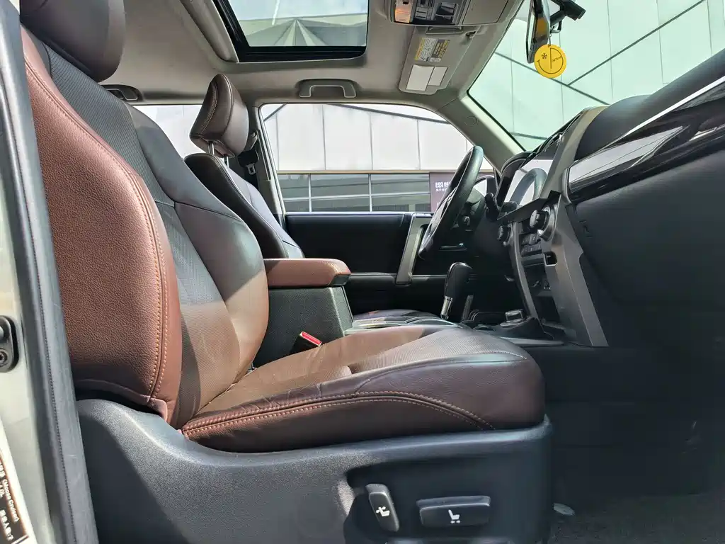 Toyota 2019 Toyota 4Runner 4.0L Canadian Spec 2019 - thumbnail 8
