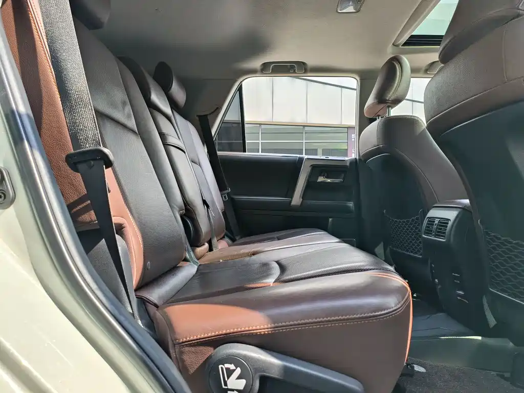Toyota 2019 Toyota 4Runner 4.0L Canadian Spec 2019 - thumbnail 9