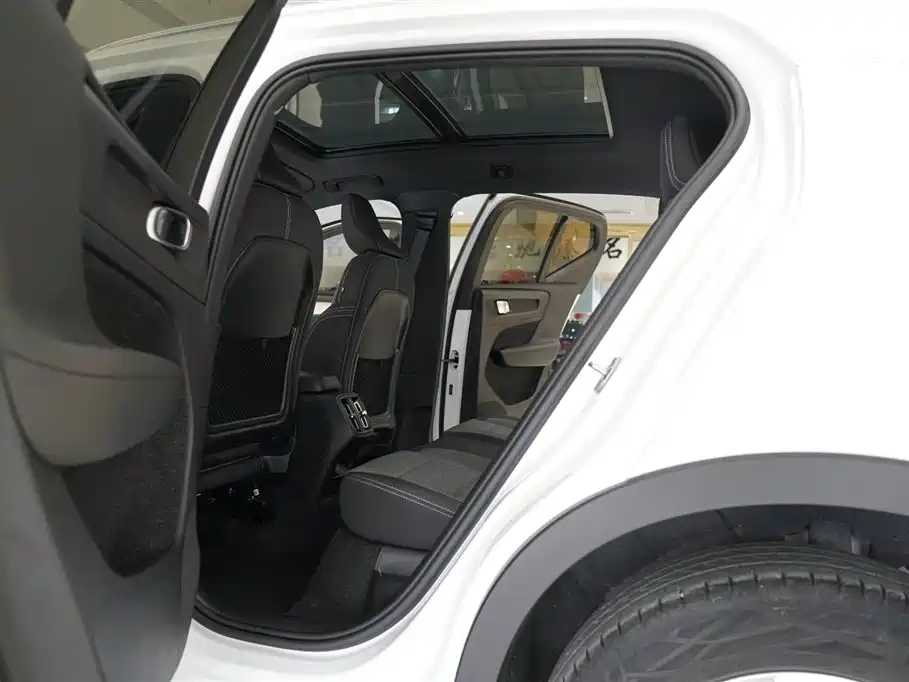 Volvo Volvo XC40 2023 B3 Momentum 2022 - thumbnail 6