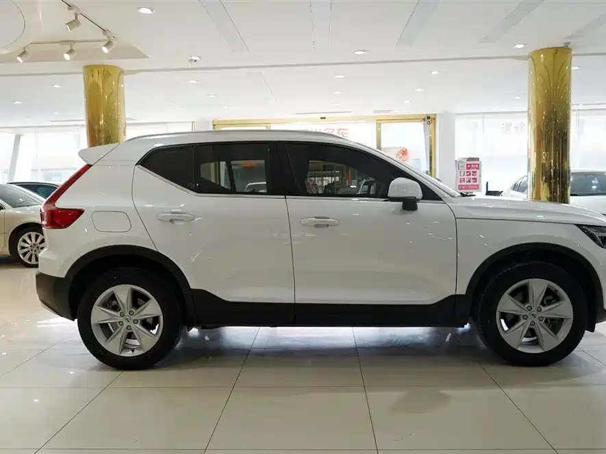 Volvo Volvo XC40 2023 B3 Momentum 2022 - thumbnail 15