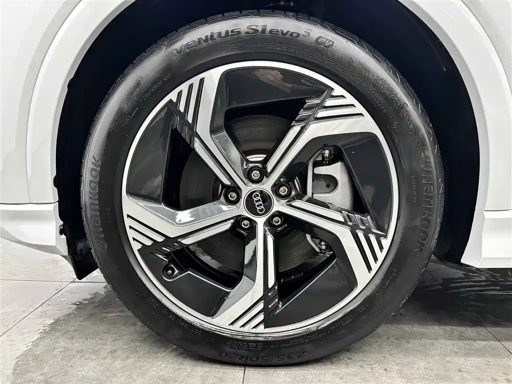 Audi Audi Q4 e-tron 2024 40 e-tron Launch Edition 2024 - thumbnail 13