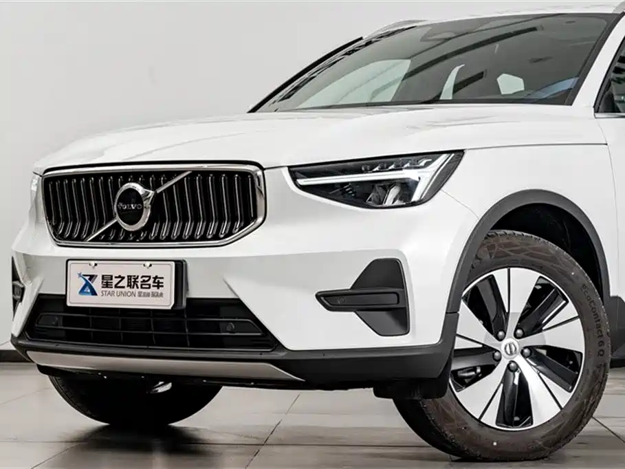 Volvo Volvo XC40 2025 B3 Momentum Luxury Edition 2025 - thumbnail 2