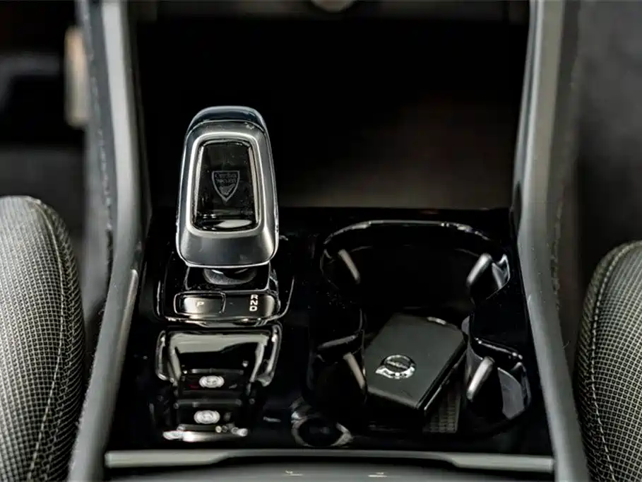 Volvo Volvo XC40 2025 B3 Momentum Luxury Edition 2025 - thumbnail 14