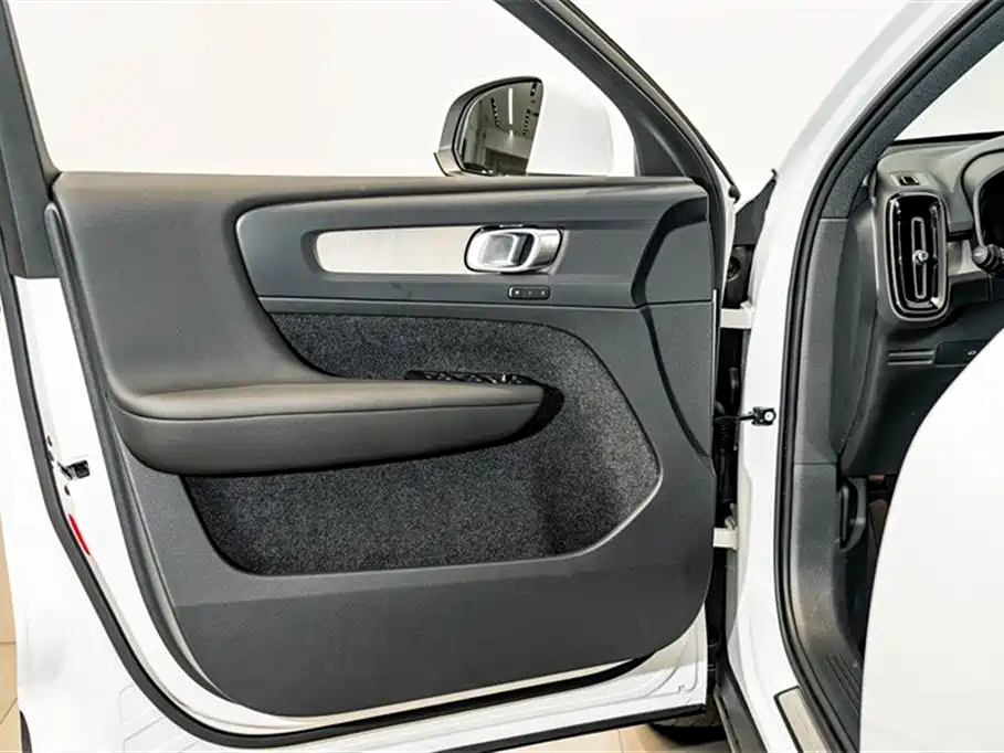 Volvo Volvo XC40 2025 B3 Momentum Luxury Edition 2025 - thumbnail 16