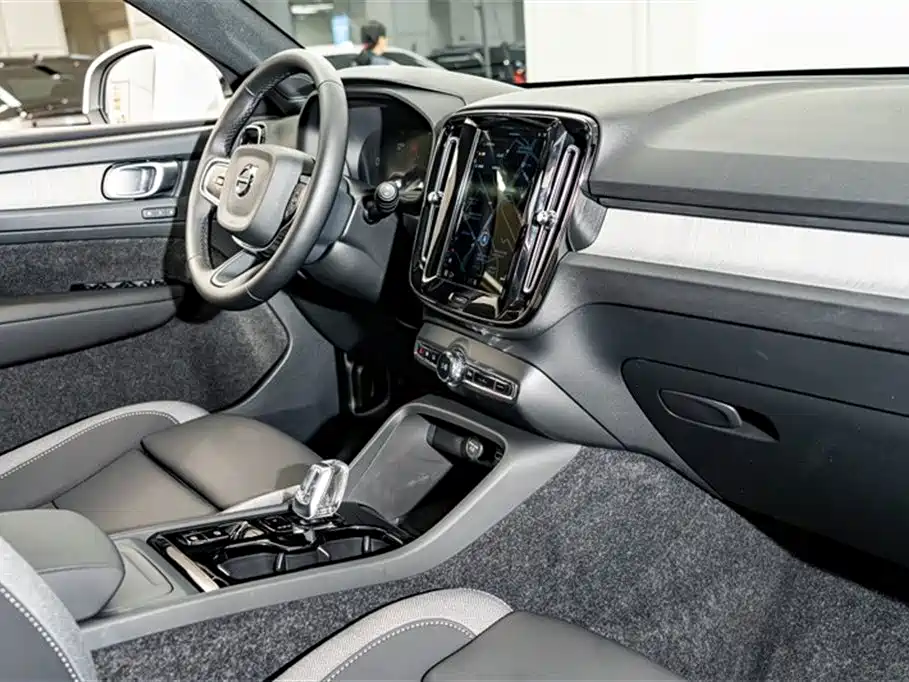 Volvo Volvo XC40 2025 B3 Momentum Luxury Edition 2025 - thumbnail 17