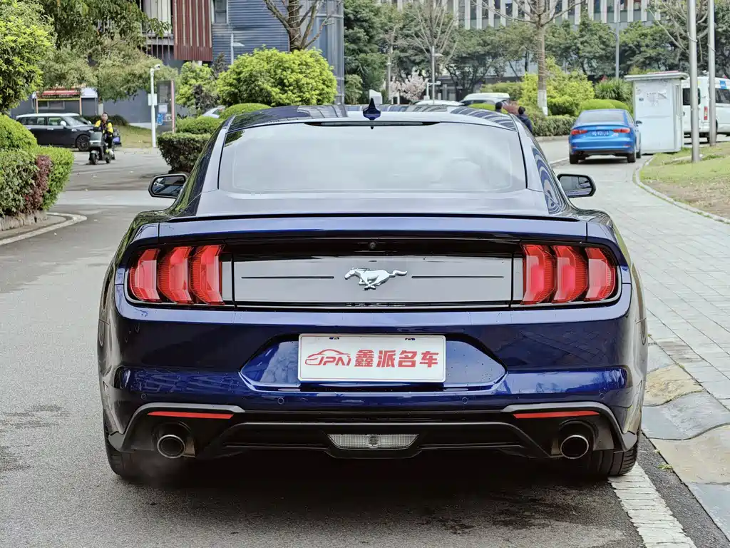 Ford Mustang 2.3T EcoBoost 2022 - thumbnail 4