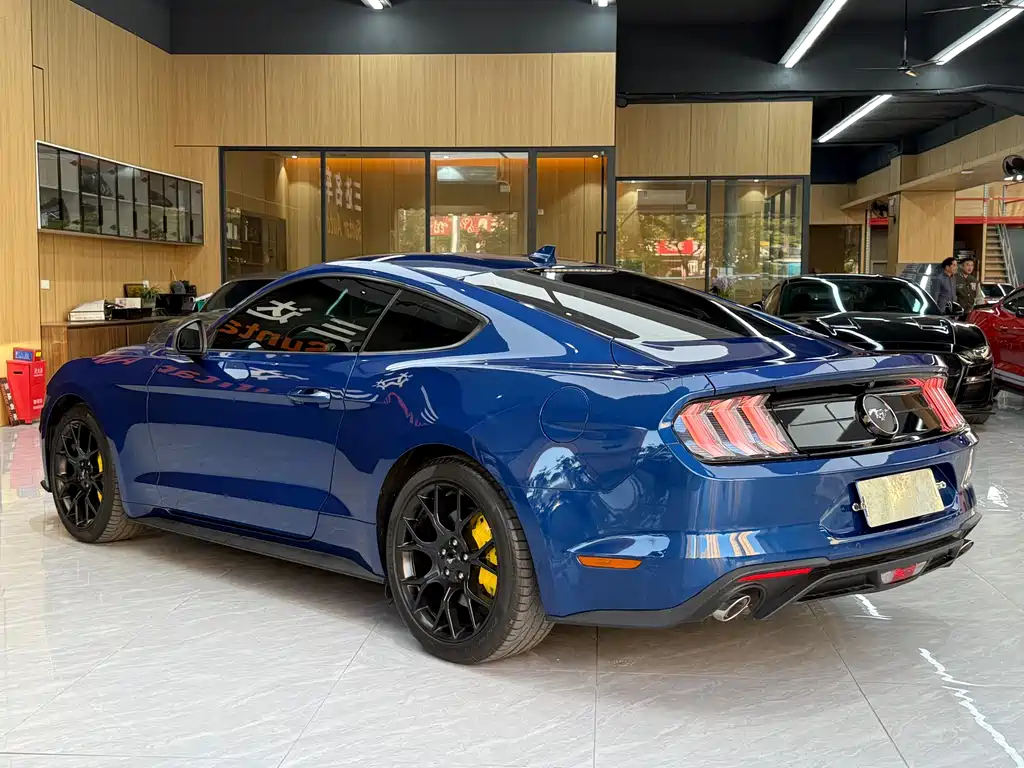 Ford Mustang 2.3T EcoBoost 2022 - thumbnail 5
