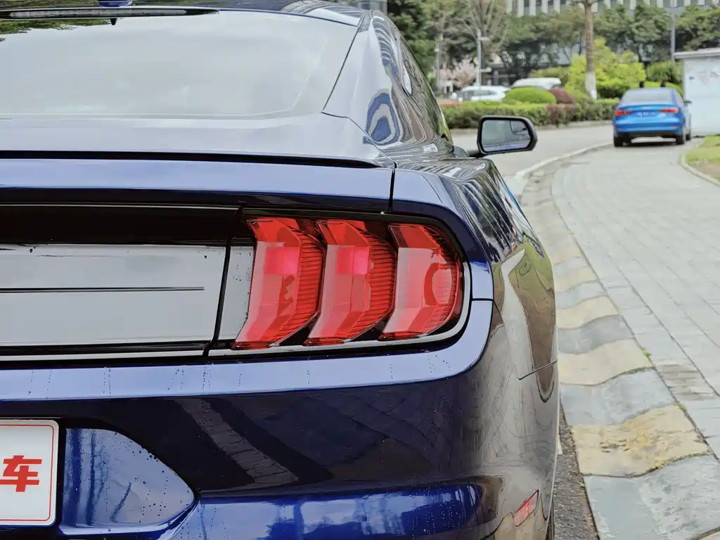 Ford Mustang 2.3T EcoBoost 2022 - thumbnail 6