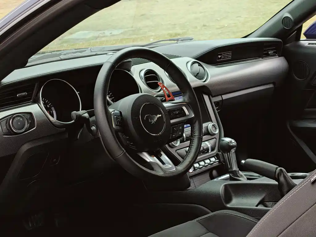Ford Mustang 2.3T EcoBoost 2022 - thumbnail 8
