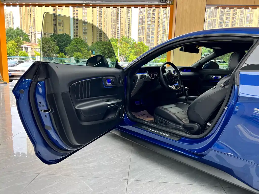 Ford Mustang 2.3T EcoBoost 2022 - thumbnail 10