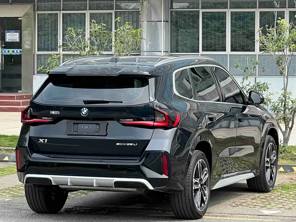 BMW BMW X1 sDrive25Li X Design Package 2026 - thumbnail 4