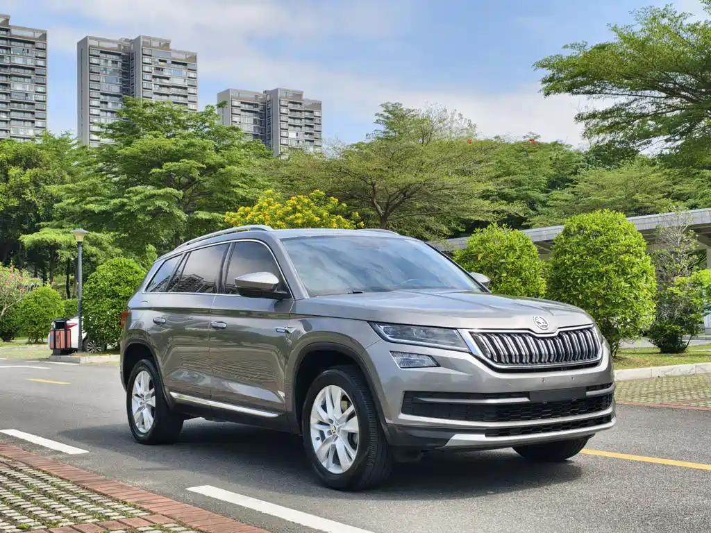 Skoda Skoda Kodiaq 2018 TSI330 5-Seater 2WD Luxury Edition 2018 - thumbnail 4