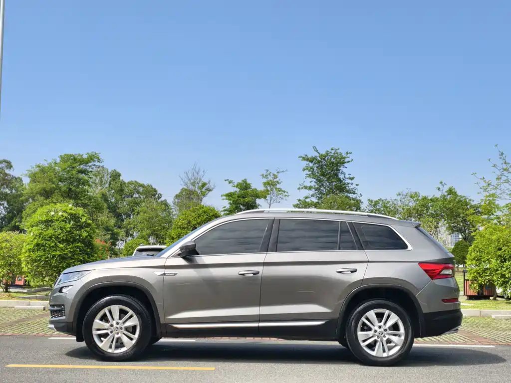 Skoda Skoda Kodiaq 2018 TSI330 5-Seater 2WD Luxury Edition 2018 - thumbnail 5