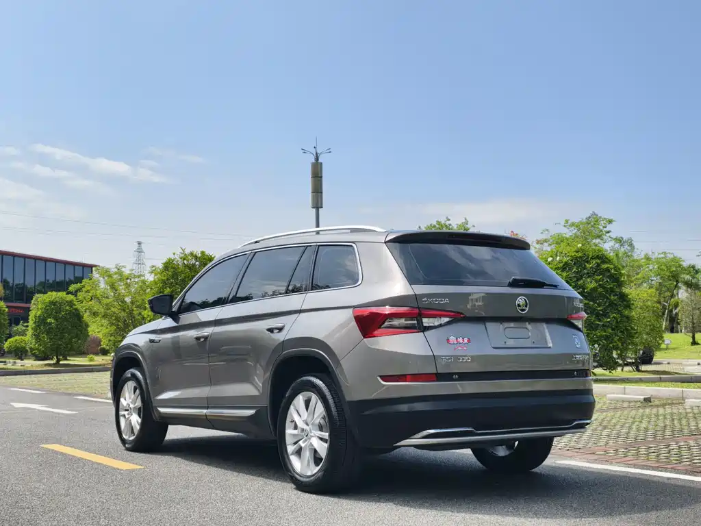 Skoda Skoda Kodiaq 2018 TSI330 5-Seater 2WD Luxury Edition 2018 - thumbnail 6