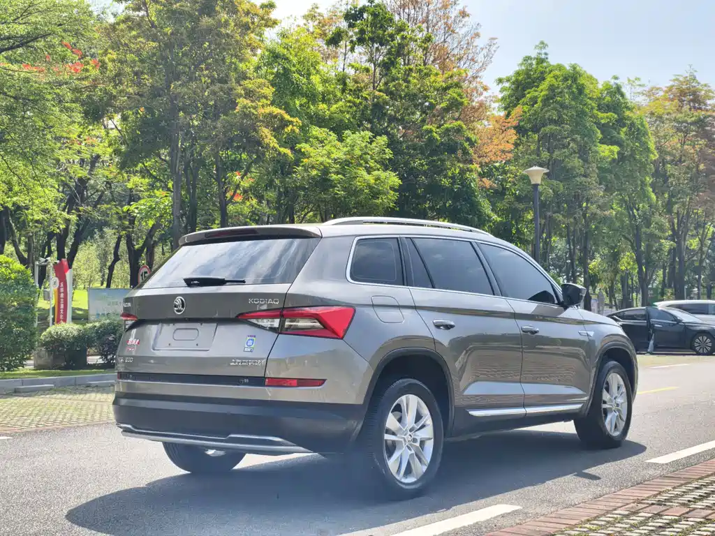 Skoda Skoda Kodiaq 2018 TSI330 5-Seater 2WD Luxury Edition 2018 - thumbnail 8