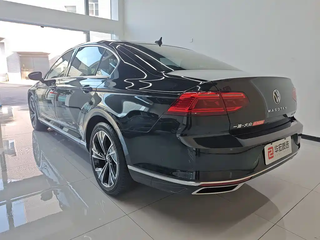 Volkswagen Magotan 2021 330TSI DSG 30th Anniversary Edition 2022 - thumbnail 3