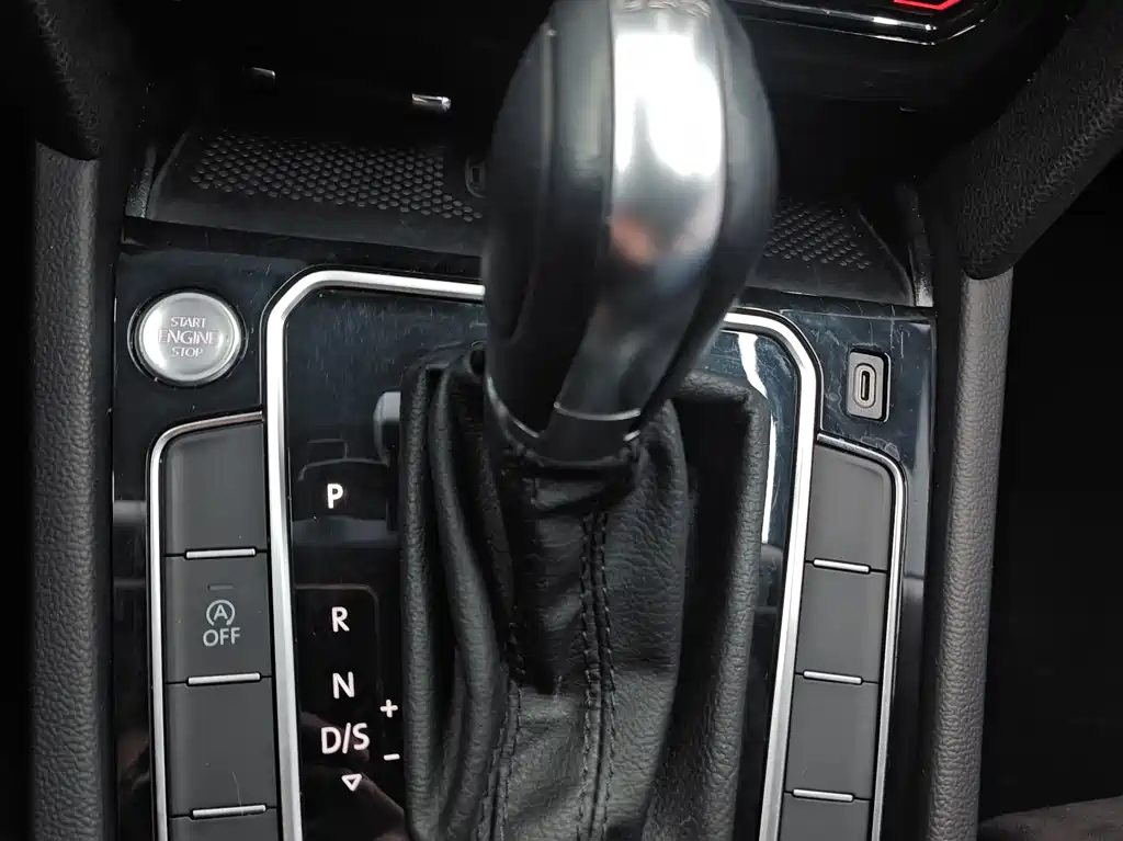 Volkswagen Magotan 2021 330TSI DSG 30th Anniversary Edition 2022 - thumbnail 9