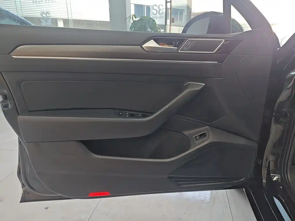 Volkswagen Magotan 2021 330TSI DSG 30th Anniversary Edition 2022 - thumbnail 15