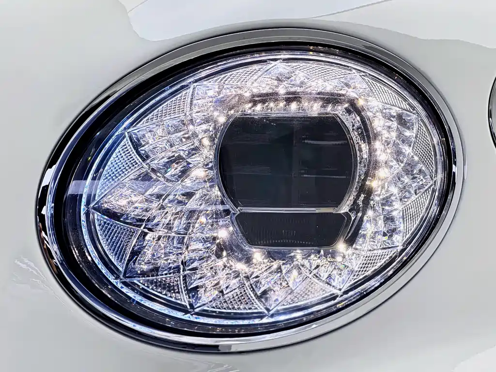 Bentley Bentley Bentayga 2023 4.0T V8 Long Wheelbase Azure Edition 2023 - thumbnail 23