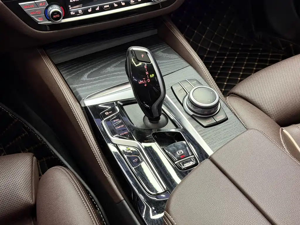 BMW BMW 5 Series 2022 Facelift 530Li Exclusive M Sport Package 2022 - thumbnail 15