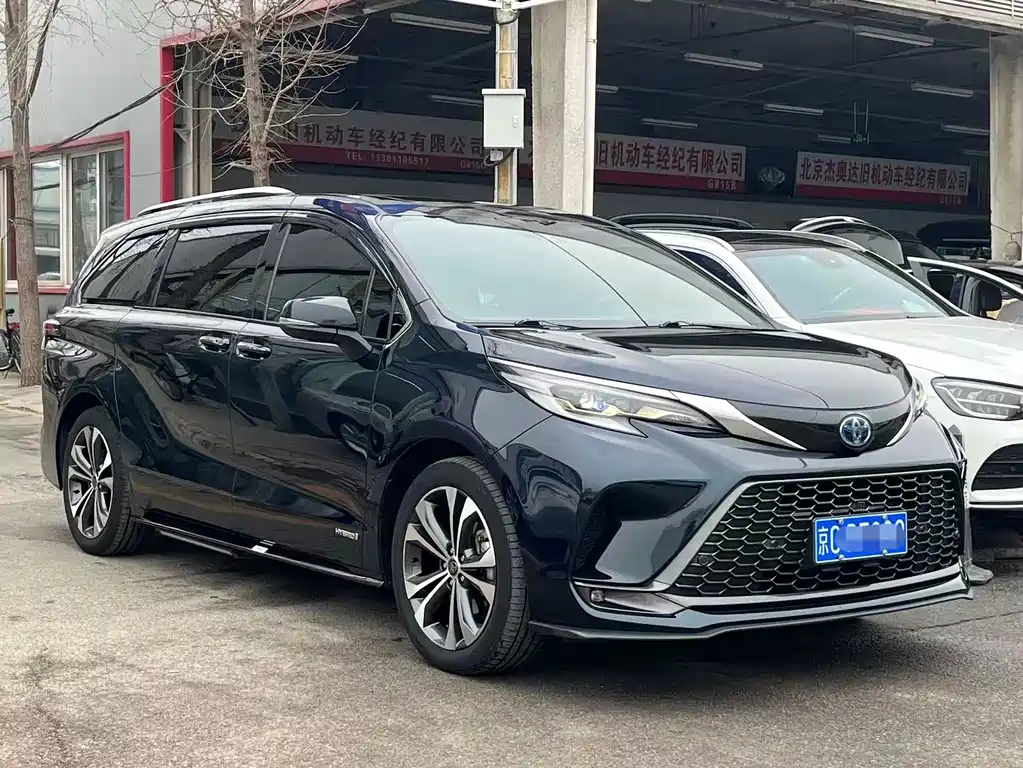 Toyota Toyota Granvia 2022 2.5L Hybrid Flagship Edition 2023 - thumbnail 3