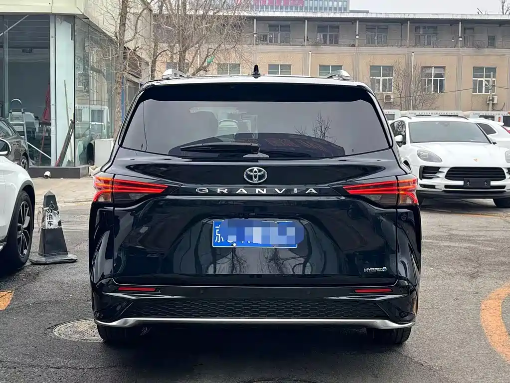 Toyota Toyota Granvia 2022 2.5L Hybrid Flagship Edition 2023 - thumbnail 5