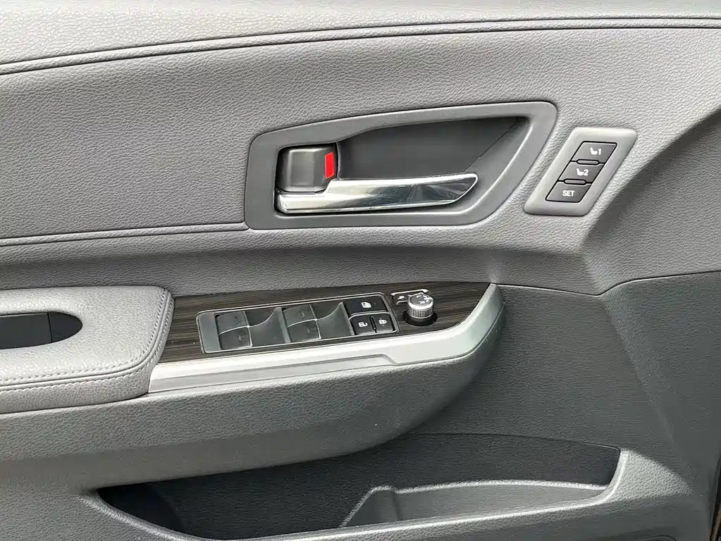 Toyota Toyota Granvia 2022 2.5L Hybrid Flagship Edition 2023 - thumbnail 11