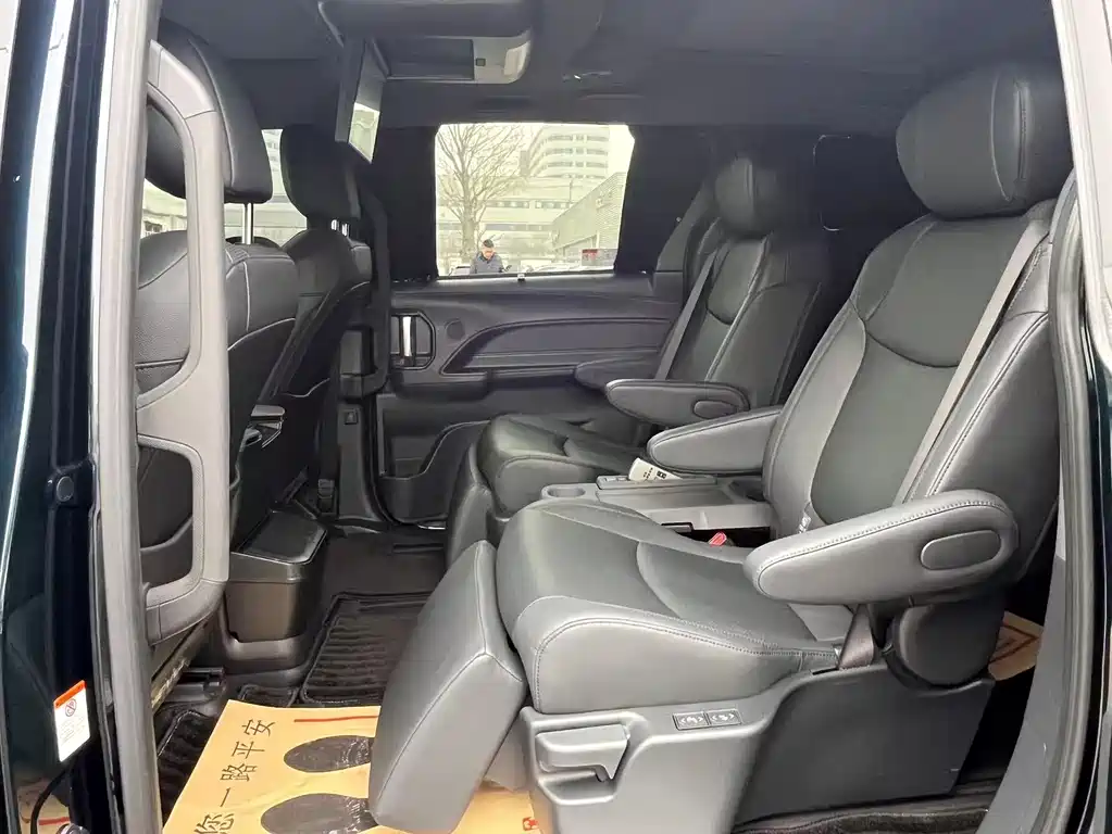 Toyota Toyota Granvia 2022 2.5L Hybrid Flagship Edition 2023 - thumbnail 17