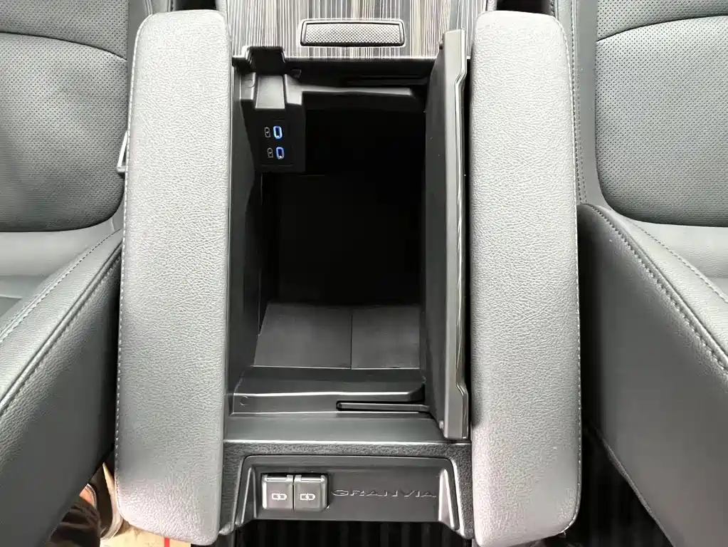 Toyota Toyota Granvia 2022 2.5L Hybrid Flagship Edition 2023 - thumbnail 21