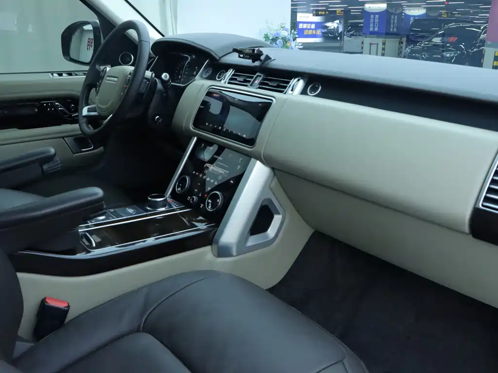 Land Rover Range Rover 2021 3.0 L6 Heritage Edition 2021 - thumbnail 8