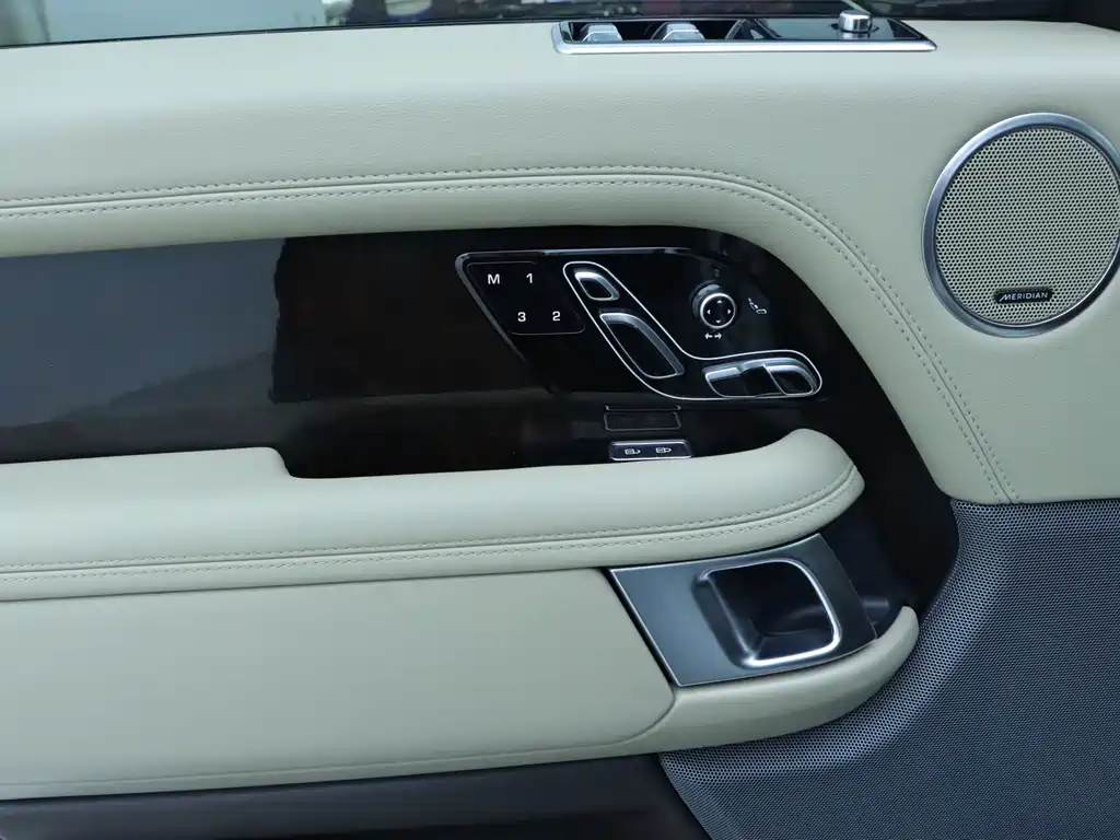 Land Rover Range Rover 2021 3.0 L6 Heritage Edition 2021 - thumbnail 12
