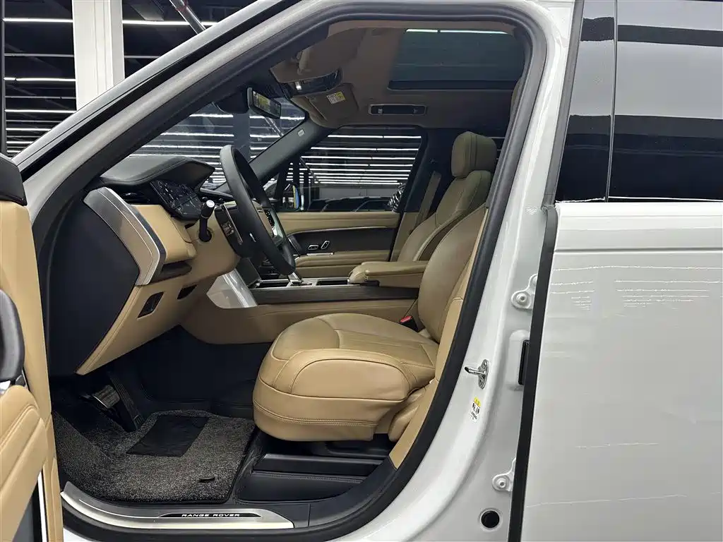 Land Rover Range Rover 2025 3.0 L6 400PS Extended Wheelbase Vogue Edition 2025 - thumbnail 6
