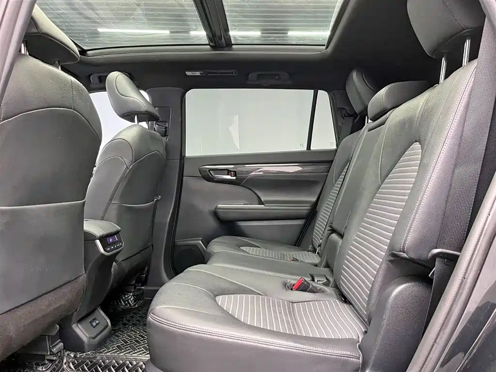 Toyota Toyota Crown Kluger 2022 2.5L HEV AWD Premium Edition 2022 - thumbnail 17