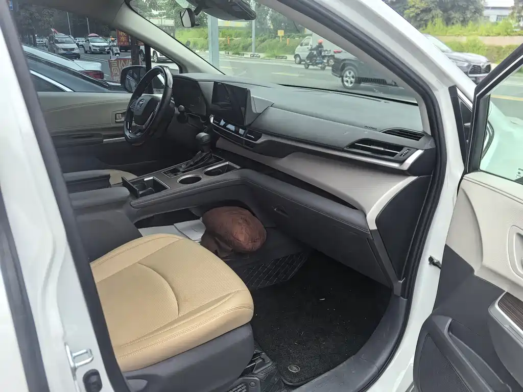 Toyota Sienna 2024 2.5L Hybrid Comfort Edition 2025 - thumbnail 10