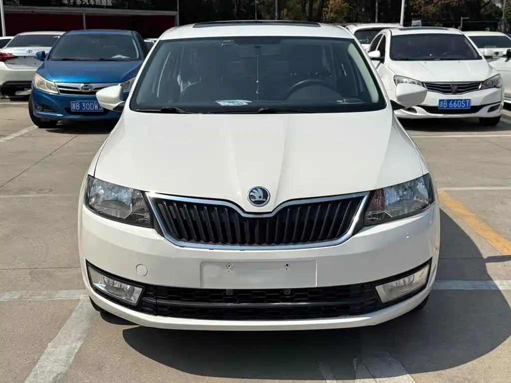 Skoda Skoda Rapid 2013 1.6L Automatic Select 2014 - thumbnail 2