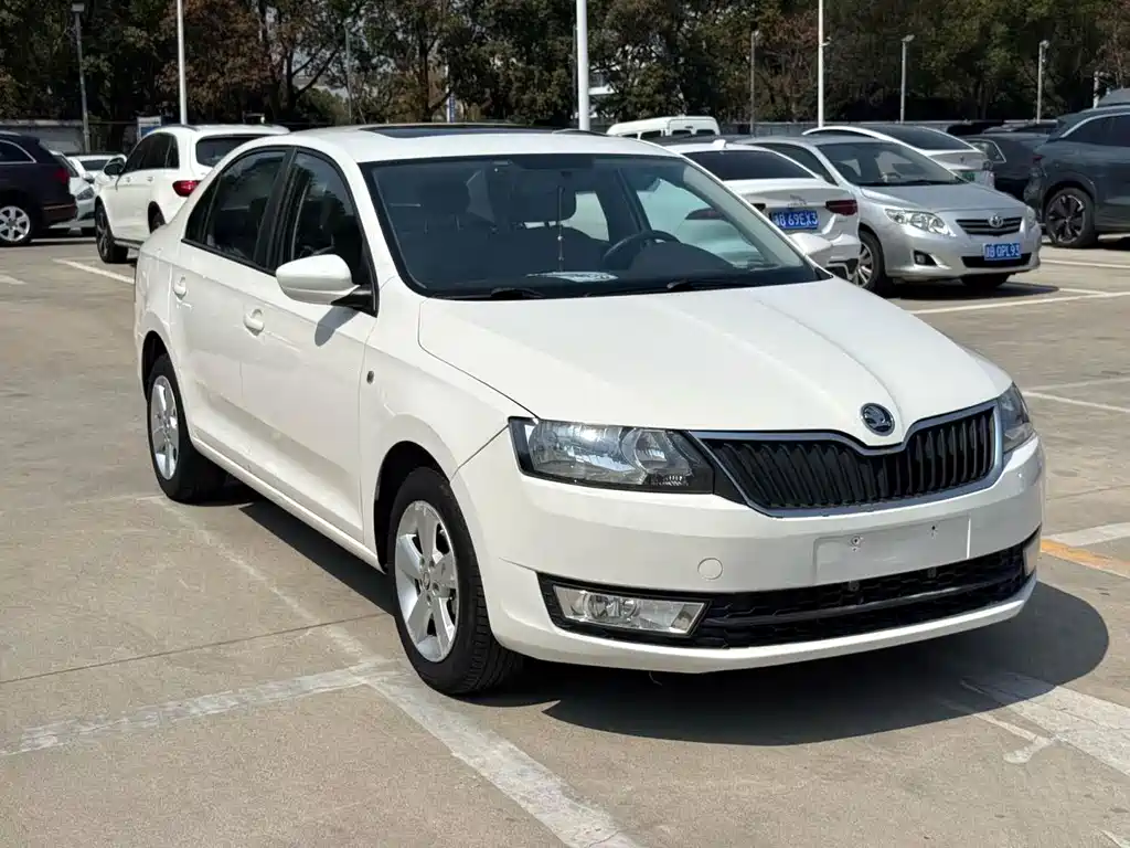 Skoda Skoda Rapid 2013 1.6L Automatic Select 2014 - thumbnail 3