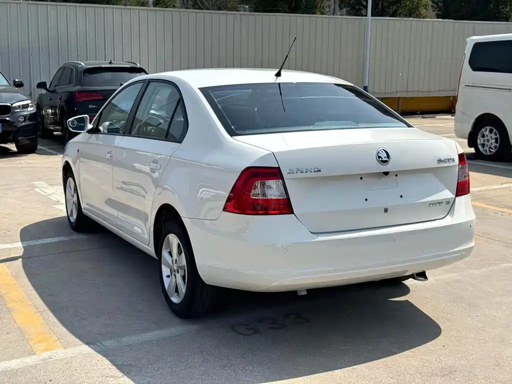 Skoda Skoda Rapid 2013 1.6L Automatic Select 2014 - thumbnail 6
